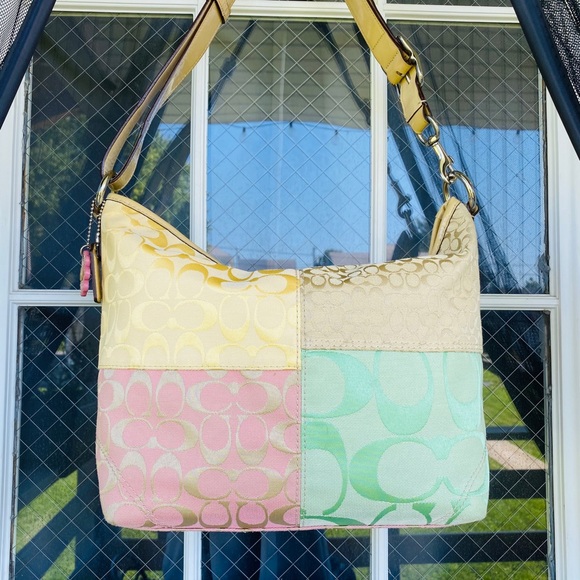 Coach Handbags - 🔥SALE🔥 💎COACH Daisy Pastel Patchwork Bag💎